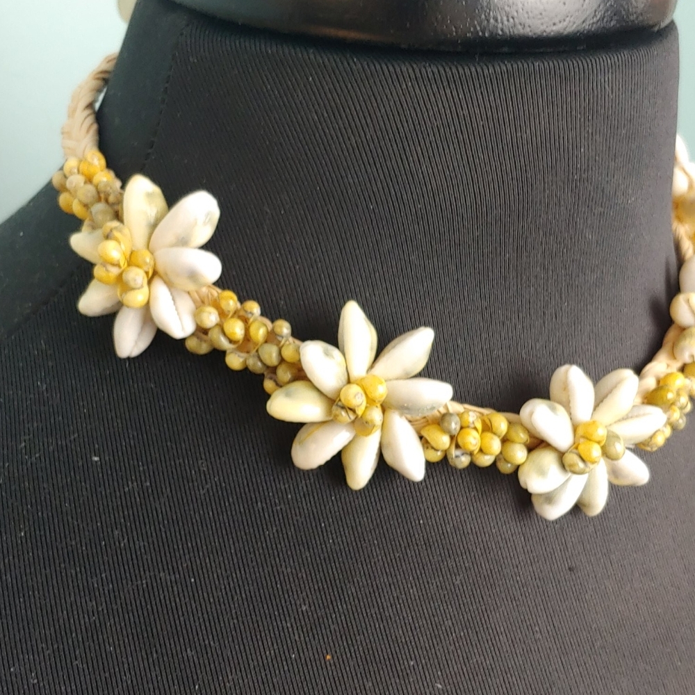 Shell necklace - Picture 3 of 5